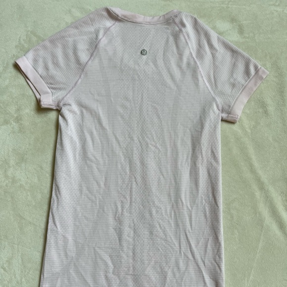 lululemon athletica Tops - Swiftly Tech Short Sleeve 2.0